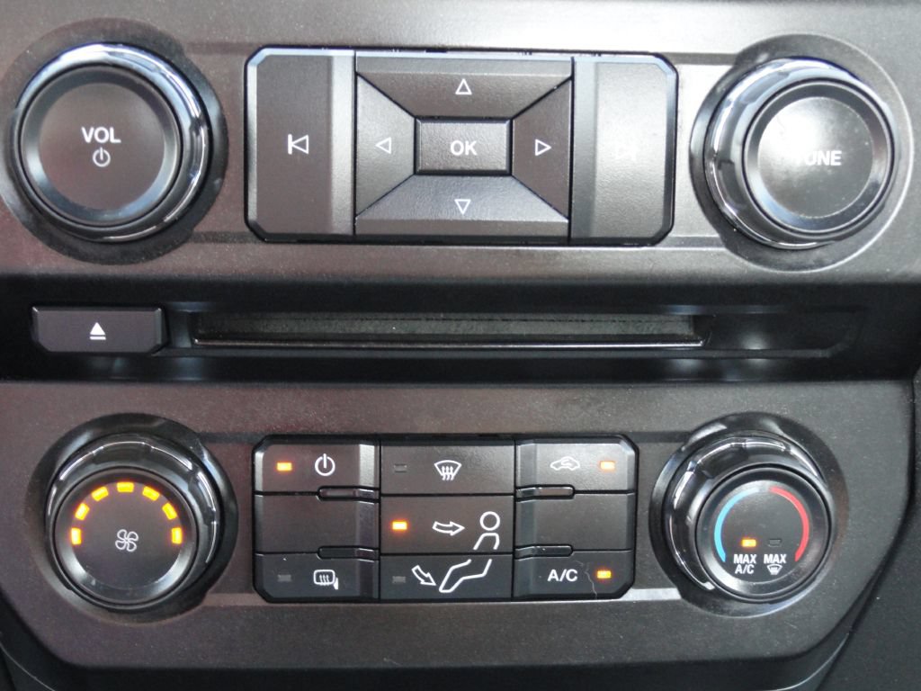 Used 2017 Ford F550 2WD Regular Cab Super Duty image 15