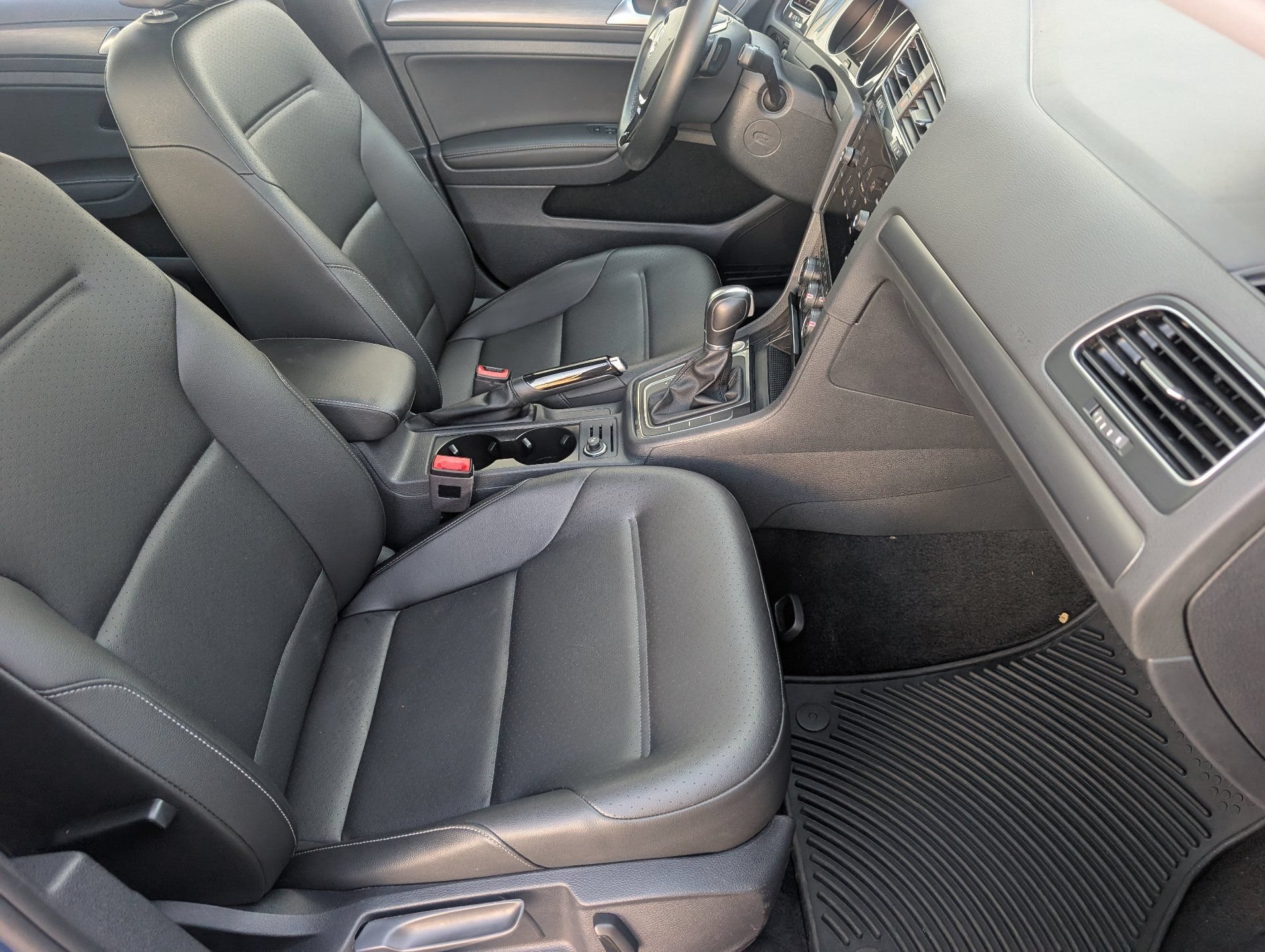 Used 2019 Volkswagen Golf SE FWD image 12