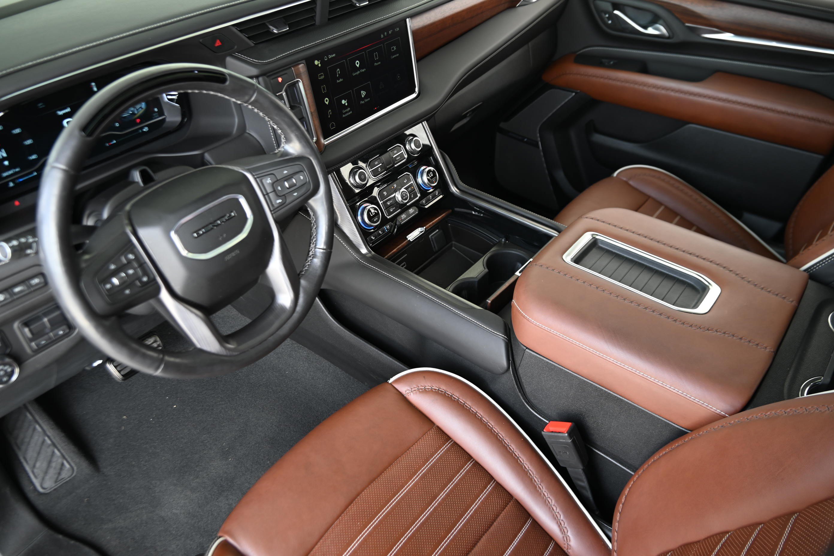 Used 2024 GMC Yukon XL Denali Ultimate AWD/4WD image 15