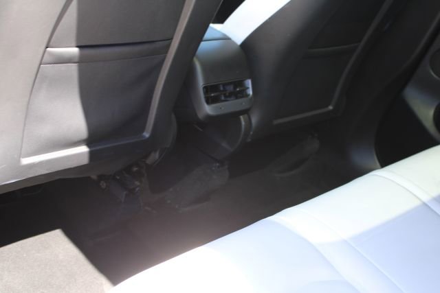 Used 2024 Tesla Model Y Long Range AWD/4WD image 27