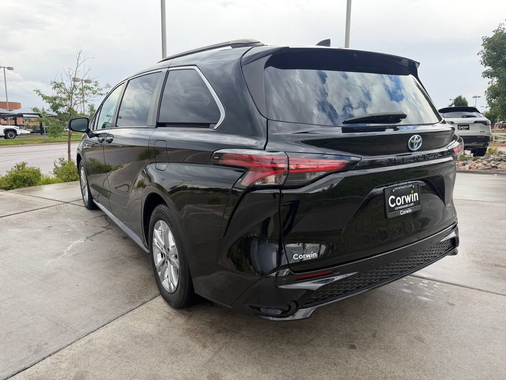 Used 2023 Toyota Sienna XSE w/ XSE Plus Package AWD/4WD image 5