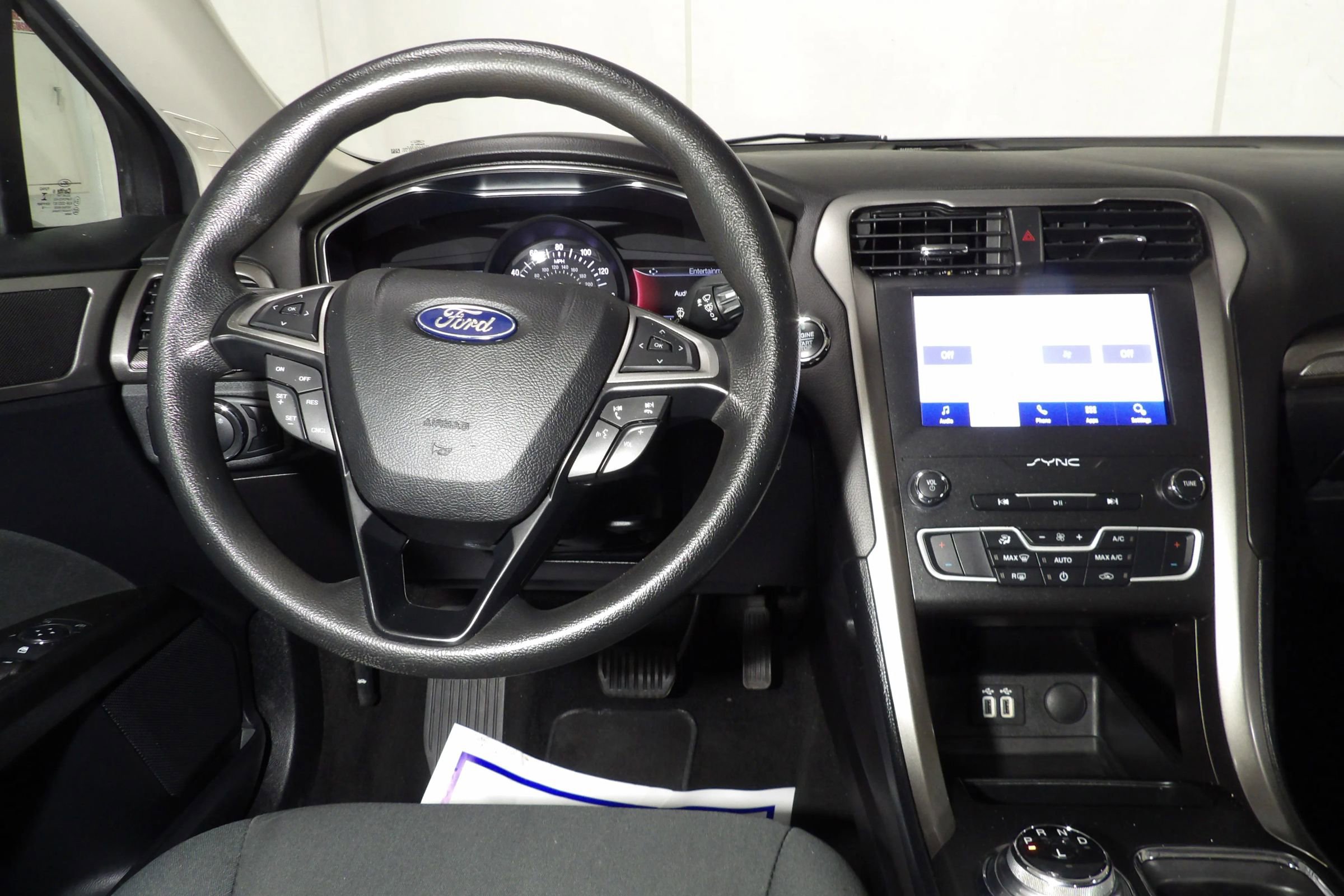 Used 2020 Ford Fusion SE image 11