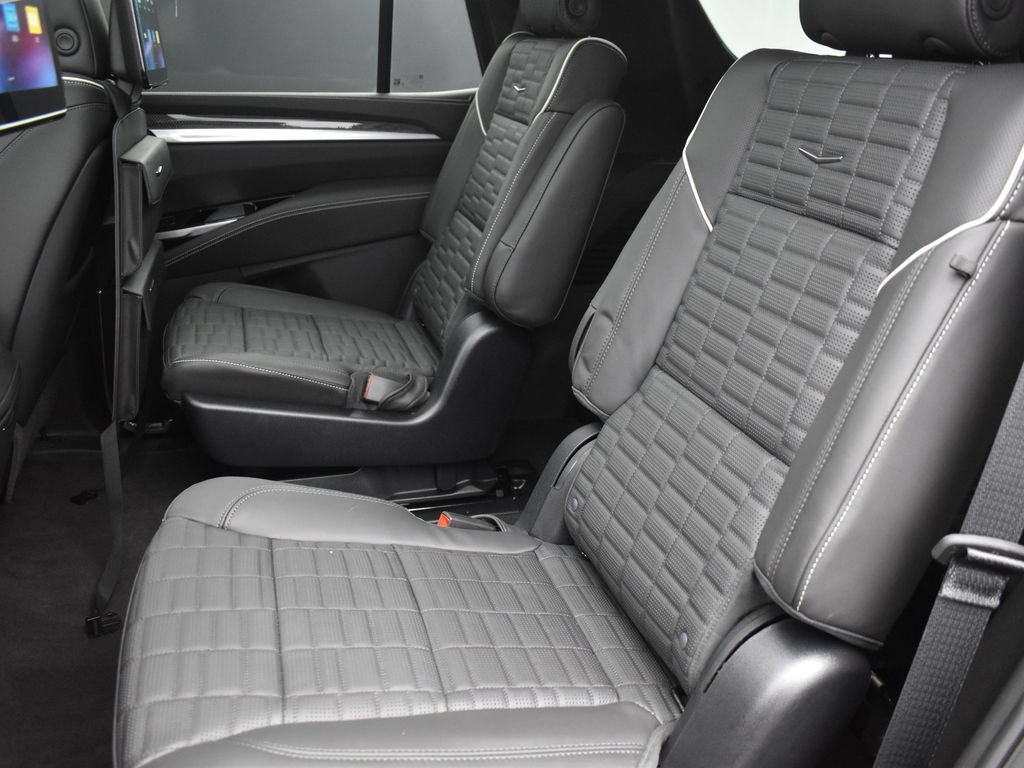 Certified 2025 Cadillac Escalade V w/ LPO, ONYX Package AWD/4WD image 29
