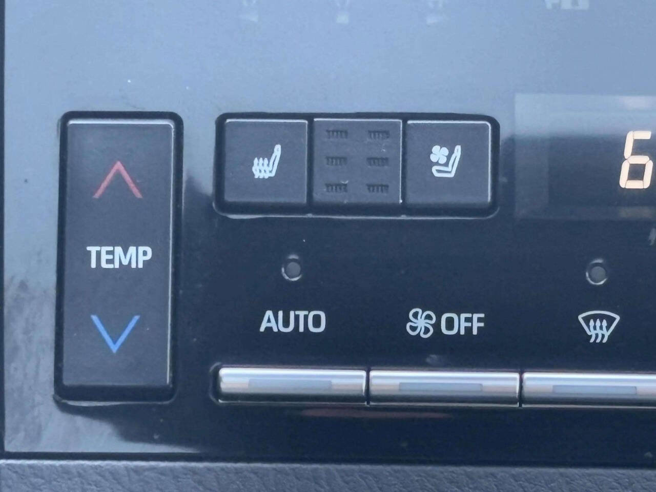 Used 2019 Toyota Avalon Touring w/ Advanced Safety Package image 32