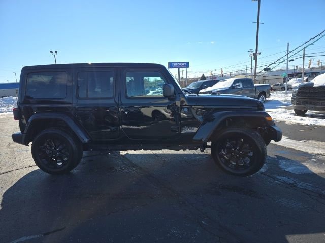 Used 2025 Jeep Wrangler Unlimited Sahara w/ Safety Group image 7