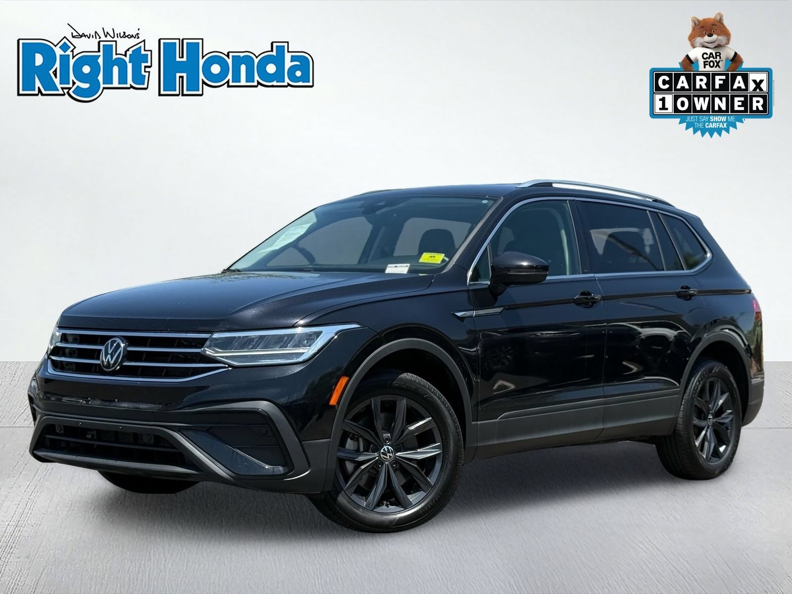 Used 2024 Volkswagen Tiguan SE AWD/4WD image 1