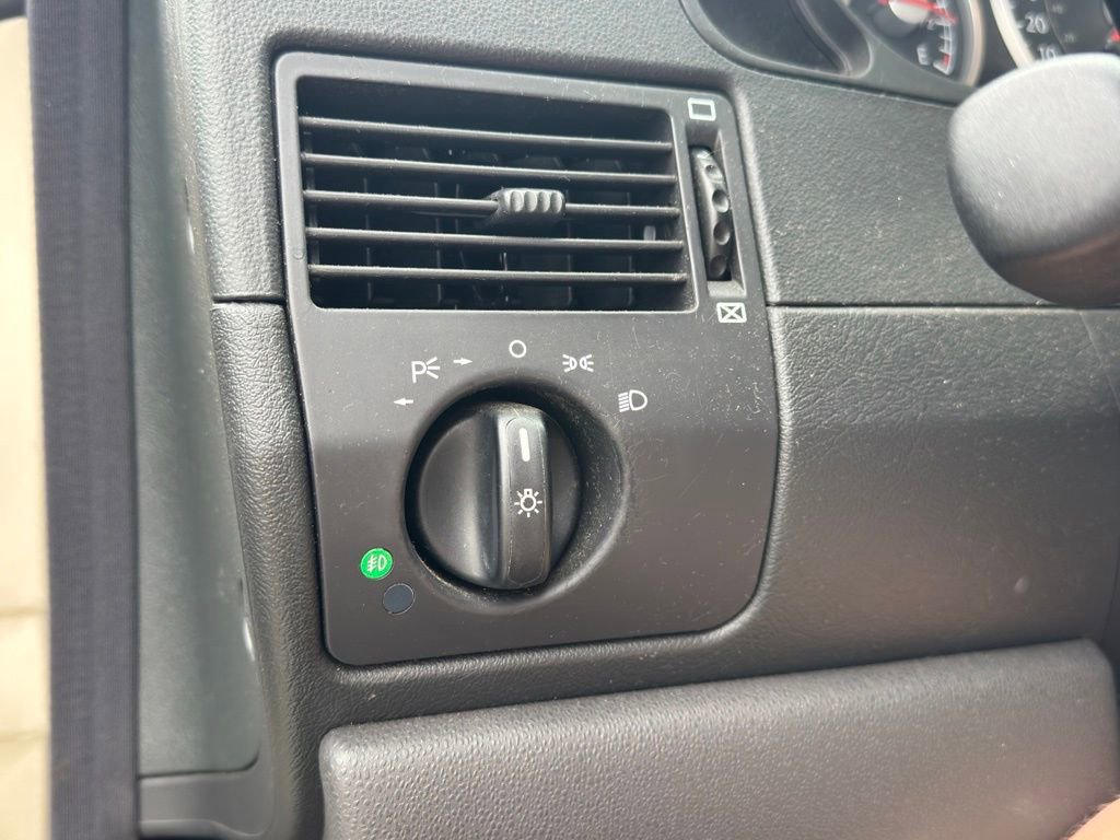 Used 2006 Chrysler Crossfire Limited image 17