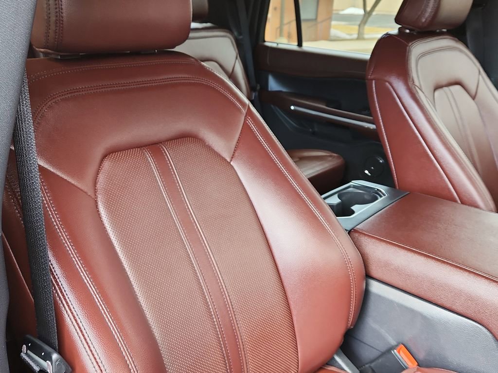 Used 2022 Ford Expedition Limited image 16