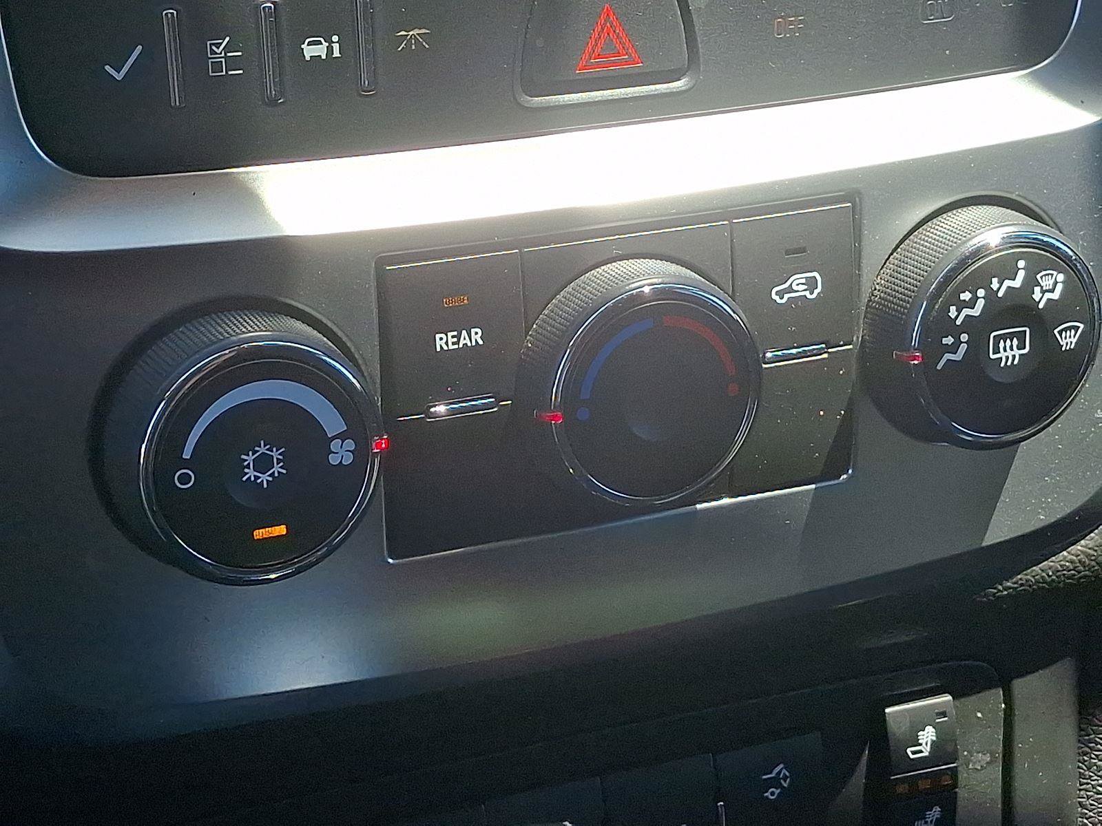 Used 2015 GMC Acadia SLE AWD/4WD image 16