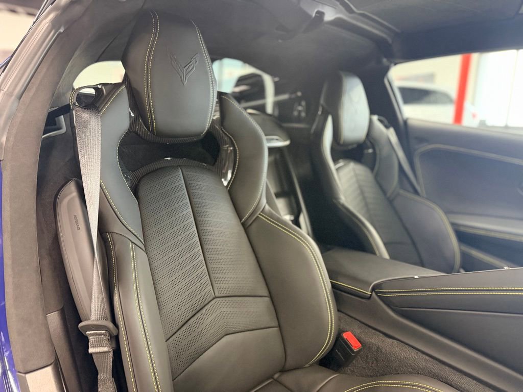 Used 2025 Chevrolet Corvette Stingray Premium Cpe w/ Z51 Performance Package image 16