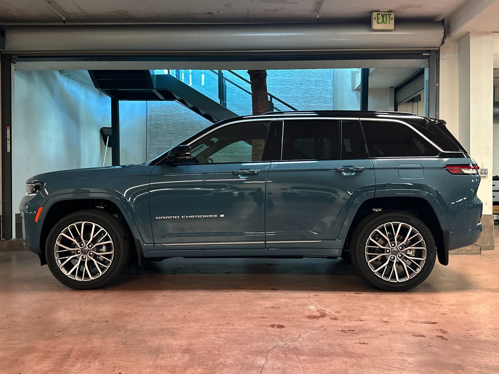 New 2026 Jeep Grand Cherokee Summit w/ MOPAR Finishing Package AWD/4WD image 2