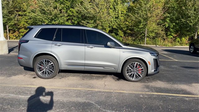 Used 2025 Cadillac XT6 Sport w/ LPO, Floor Liner Package image 9