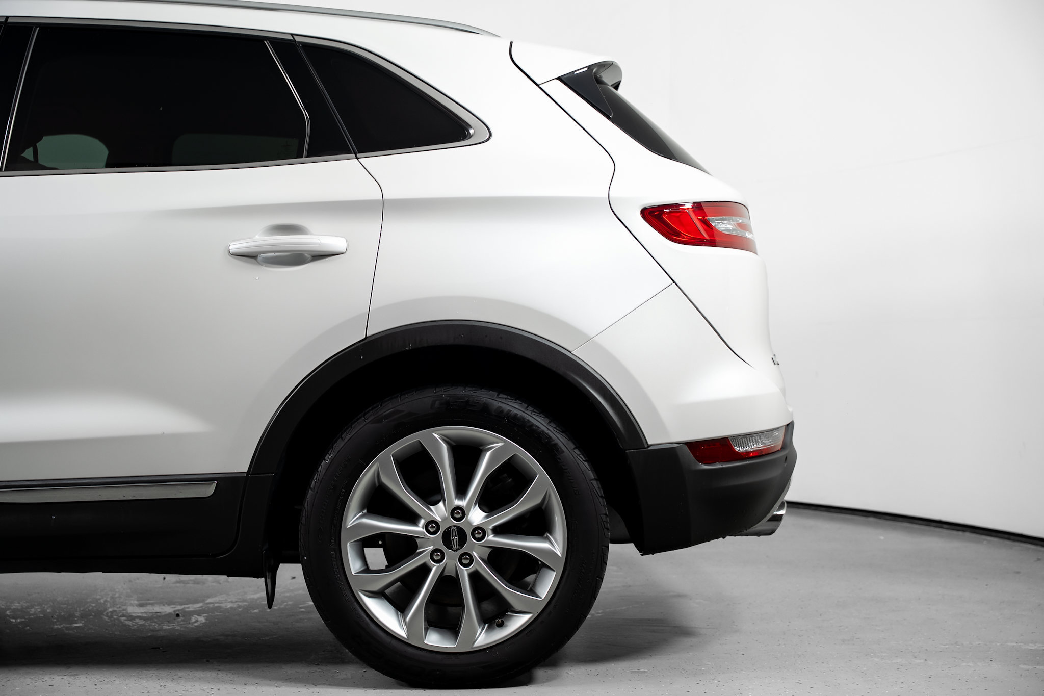 Used 2015 Lincoln MKC FWD w/ Equipment Group 101A Select image 15
