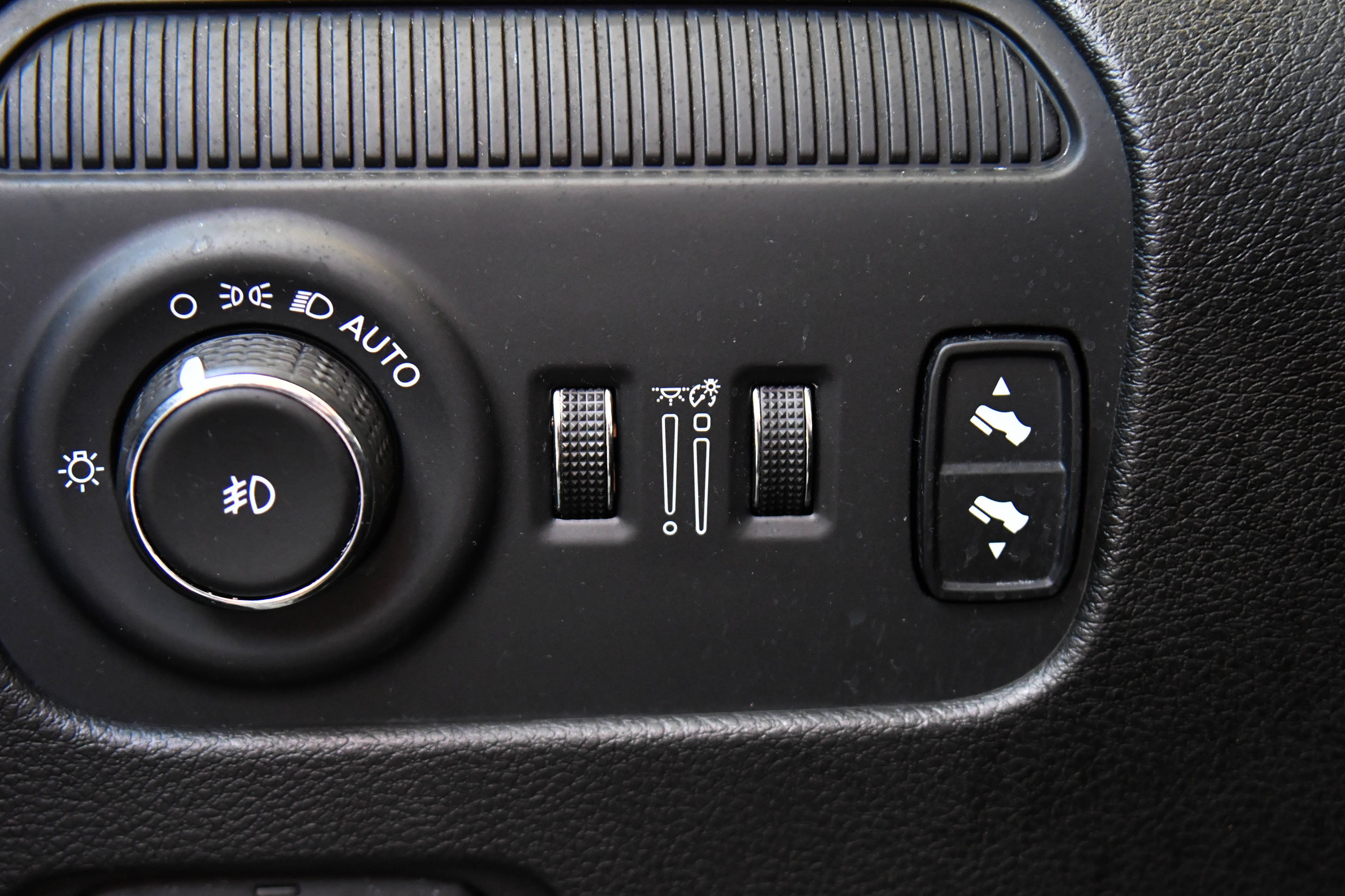 Used 2024 Jeep Wagoneer L Series II RWD image 38