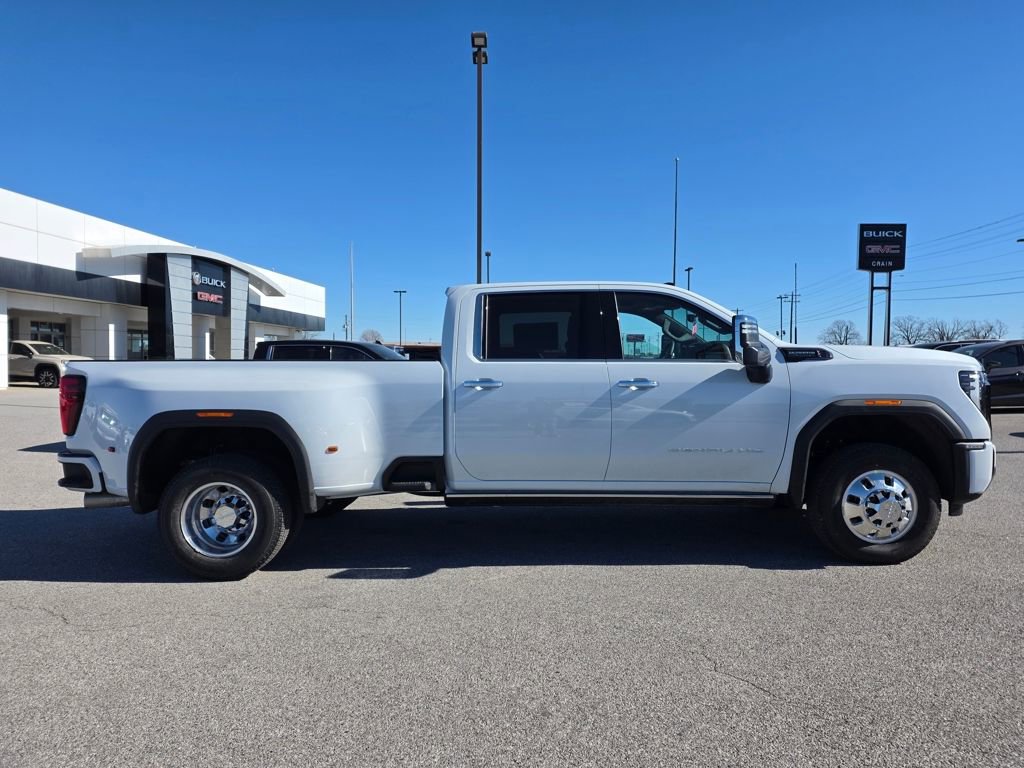 New 2026 GMC Sierra 3500 Denali Ultimate AWD/4WD image 9