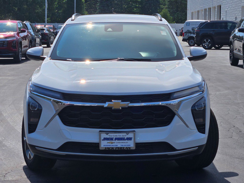 Certified 2026 Chevrolet Trax LT FWD image 4