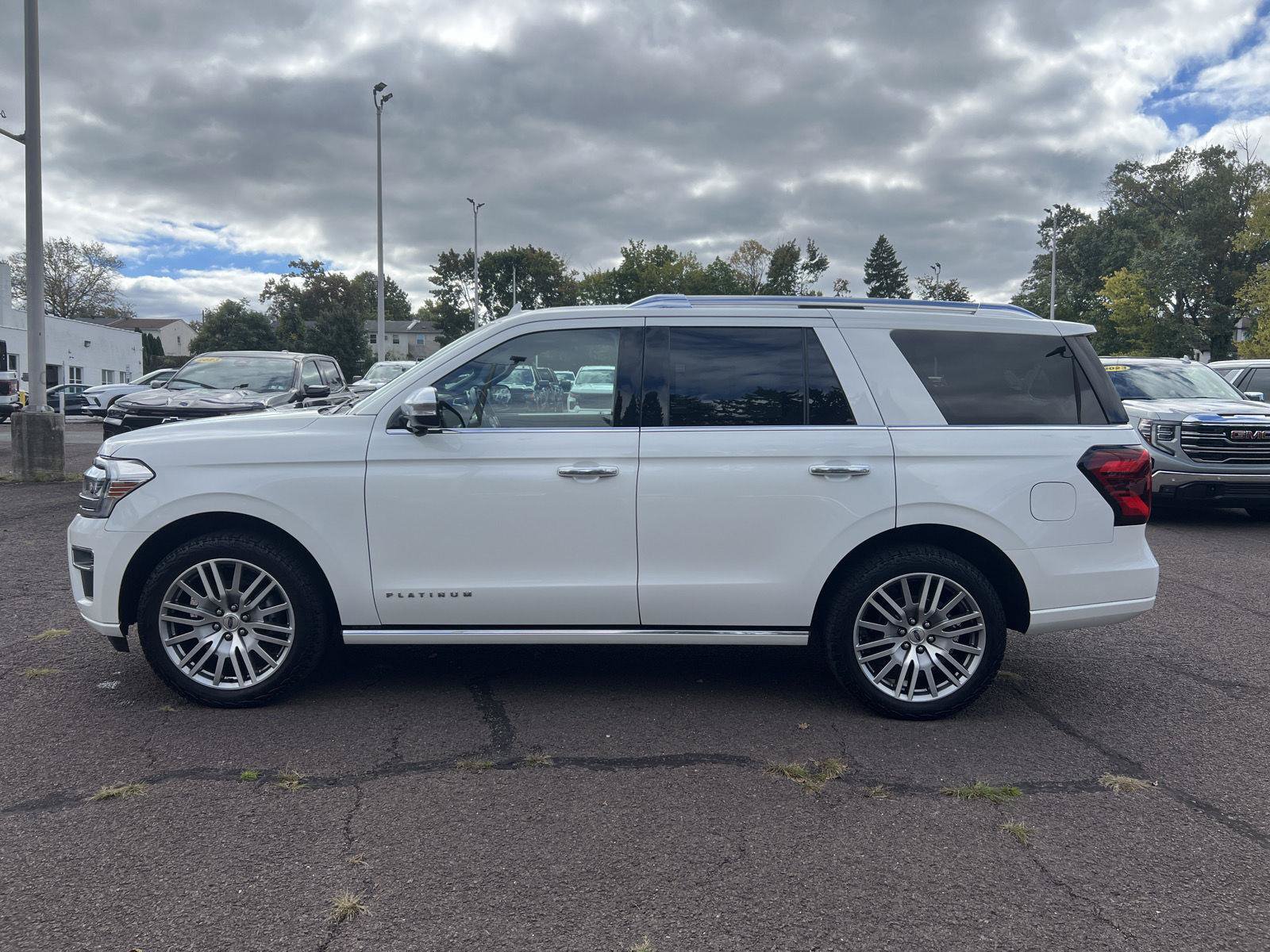 Used 2022 Ford Expedition Platinum AWD/4WD image 4