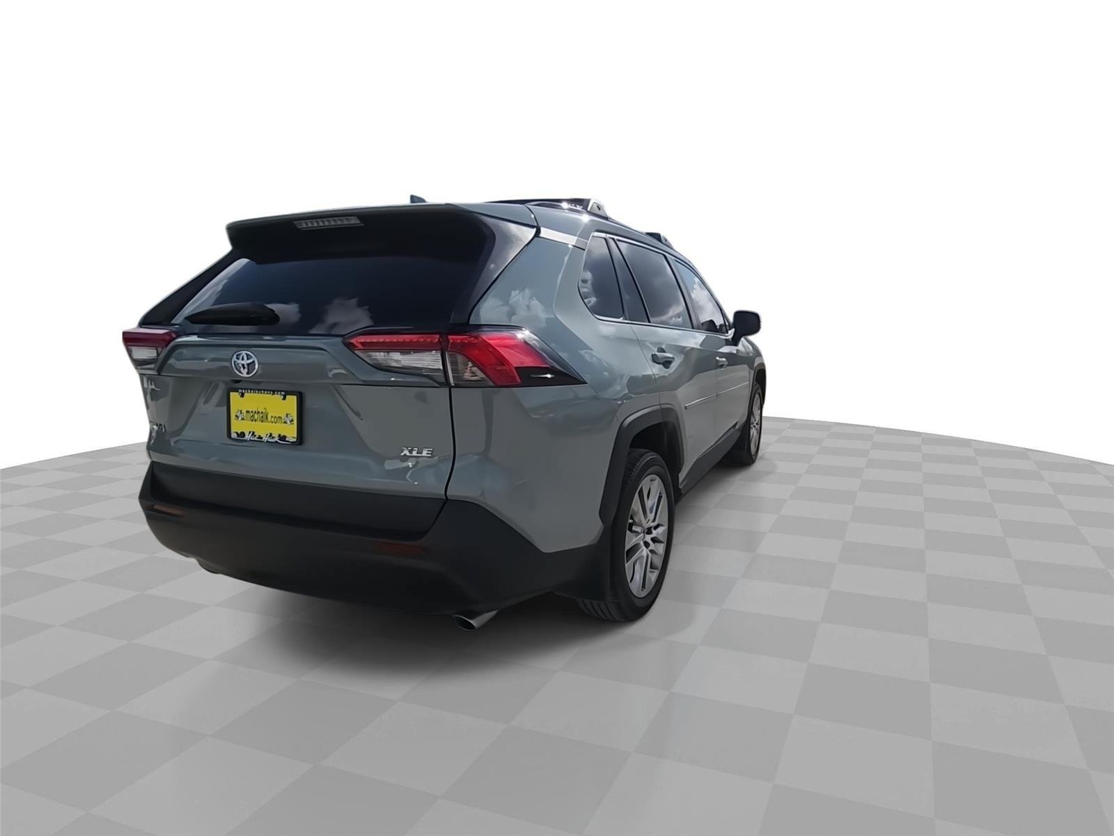 Used 2023 Toyota RAV4 XLE Premium FWD image 8