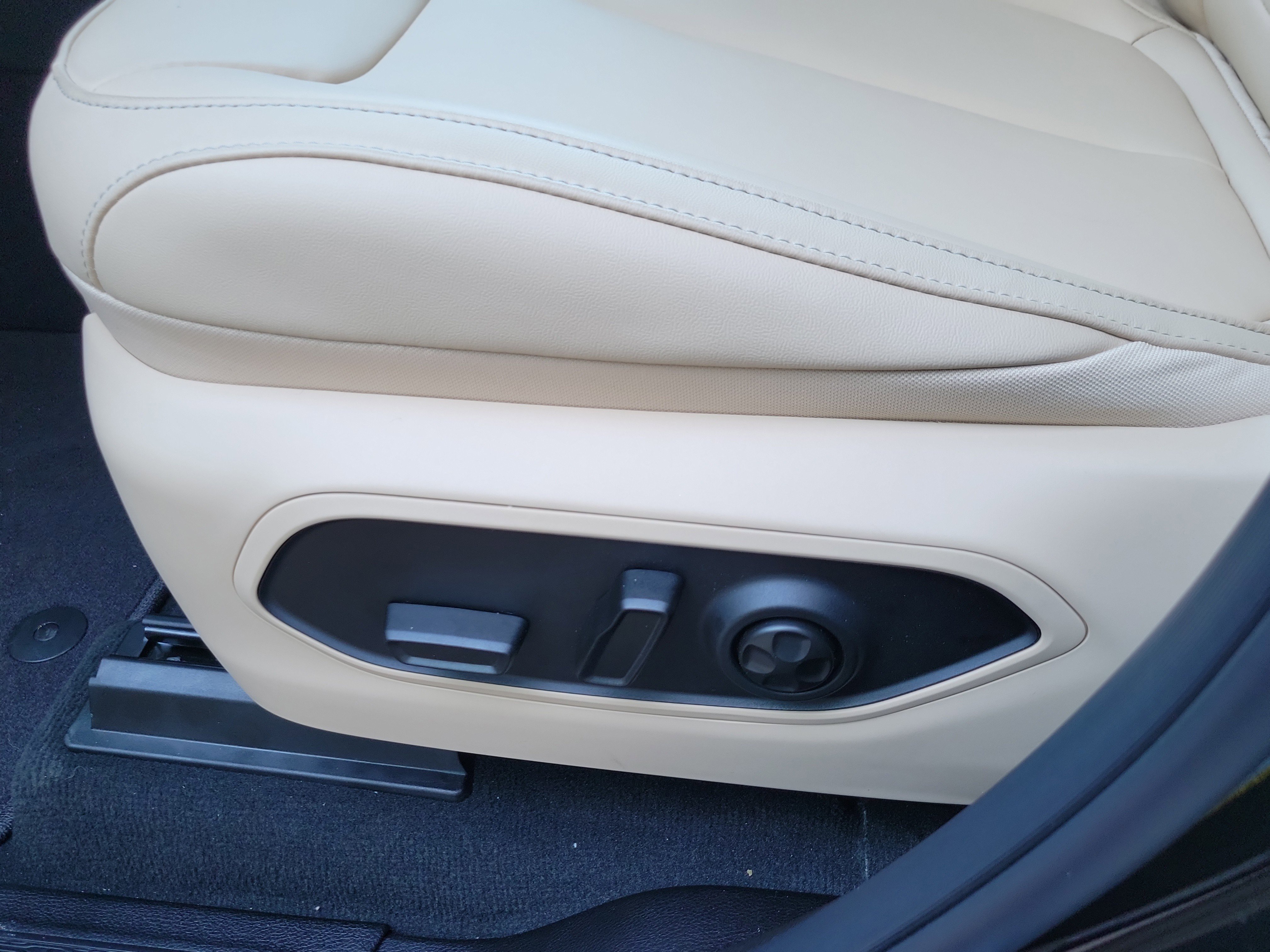 New 2026 Jeep Grand Cherokee L Limited image 9