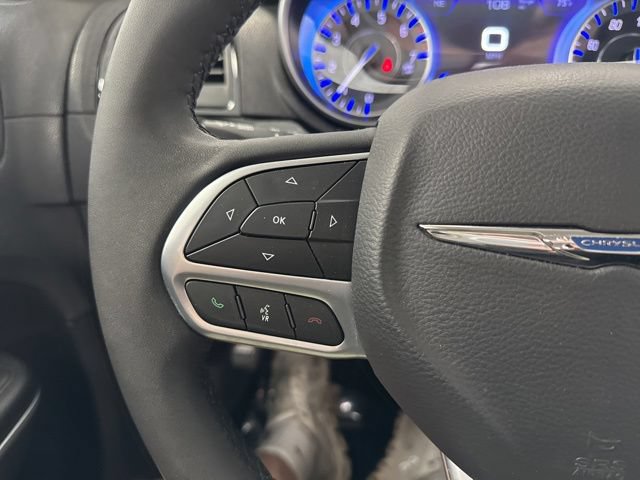 Used 2023 Chrysler 300 Touring AWD/4WD image 32