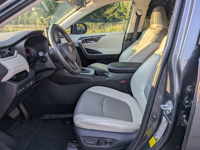 Used 2019 Toyota RAV4 XLE Premium w/ Cold Weather Package FWD image 21
