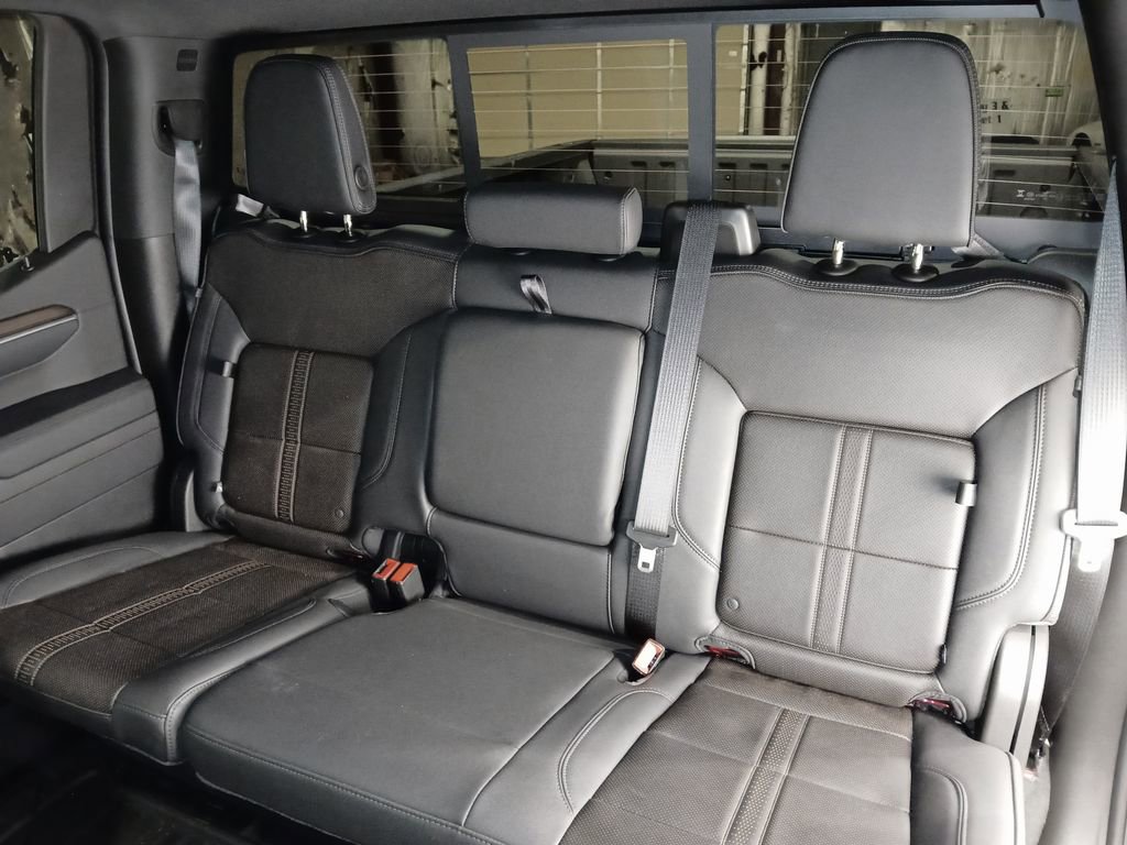 Used 2025 Chevrolet Silverado 1500 High Country w/ Technology Package image 13