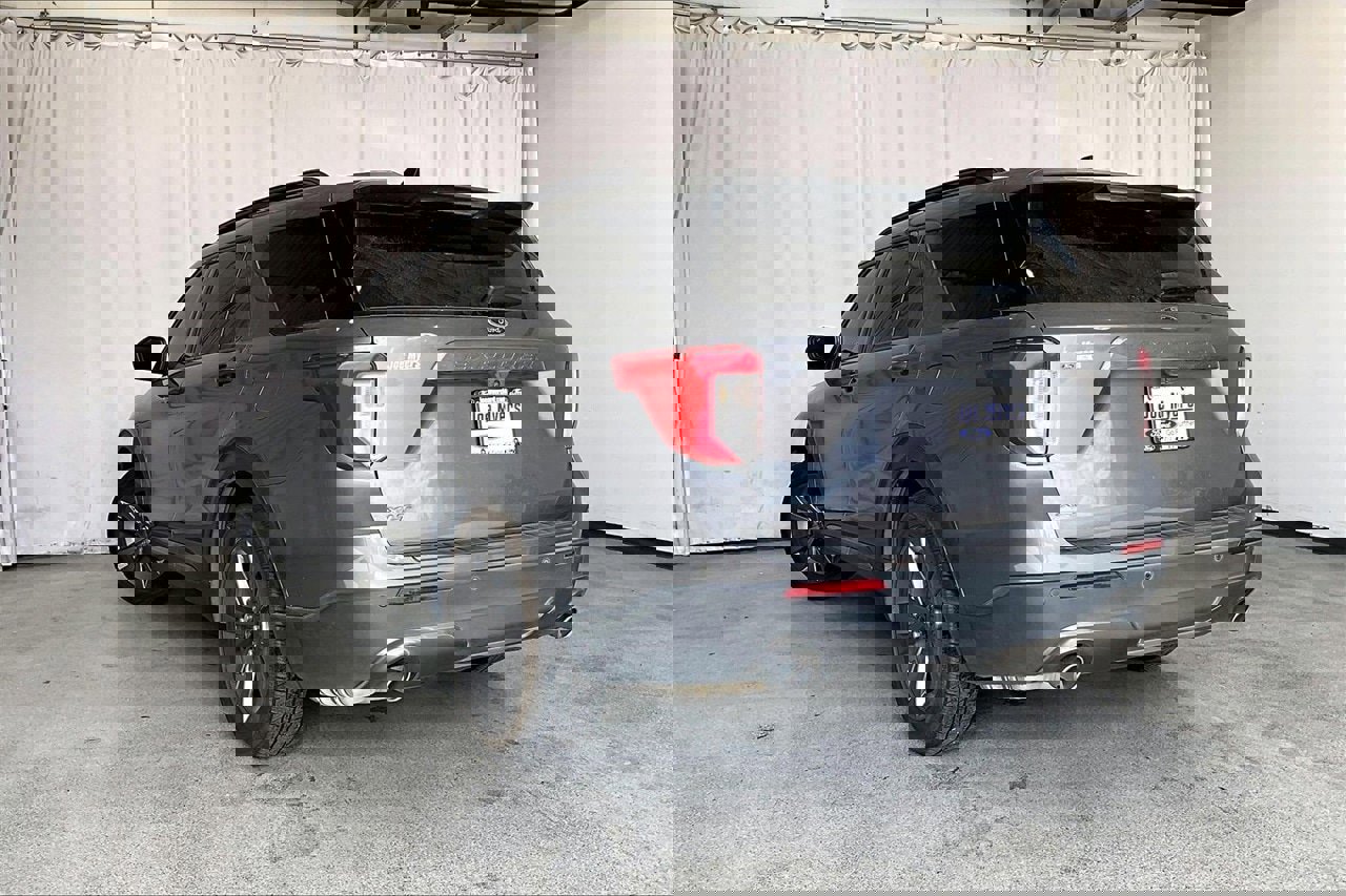 Used 2021 Ford Explorer XLT w/ Equipment Group 202A image 5