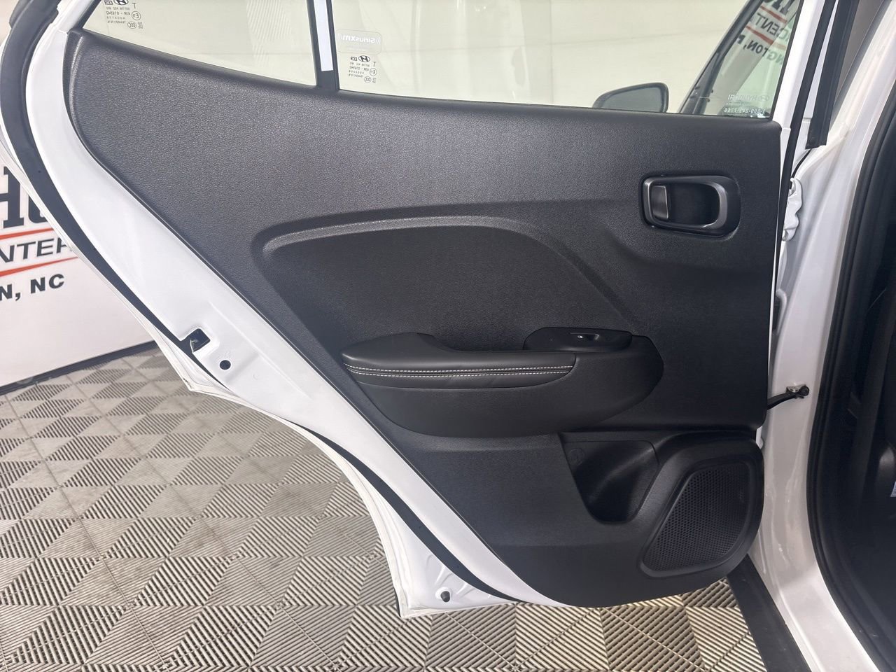 Used 2025 Hyundai Venue Limited image 20