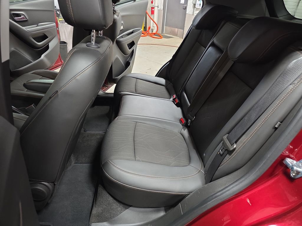 Certified 2022 Chevrolet Trax LT w/ LT Convenience Package image 13