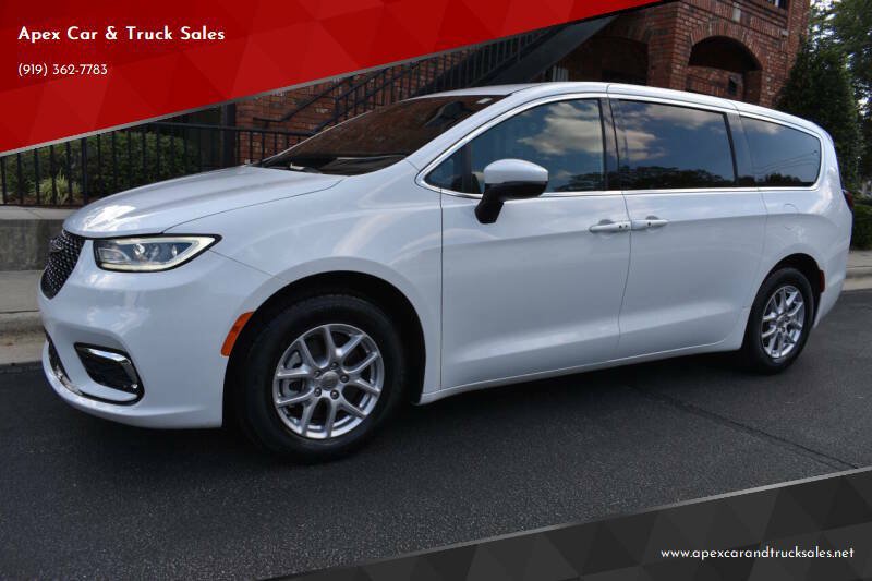 Used 2023 Chrysler Pacifica Touring