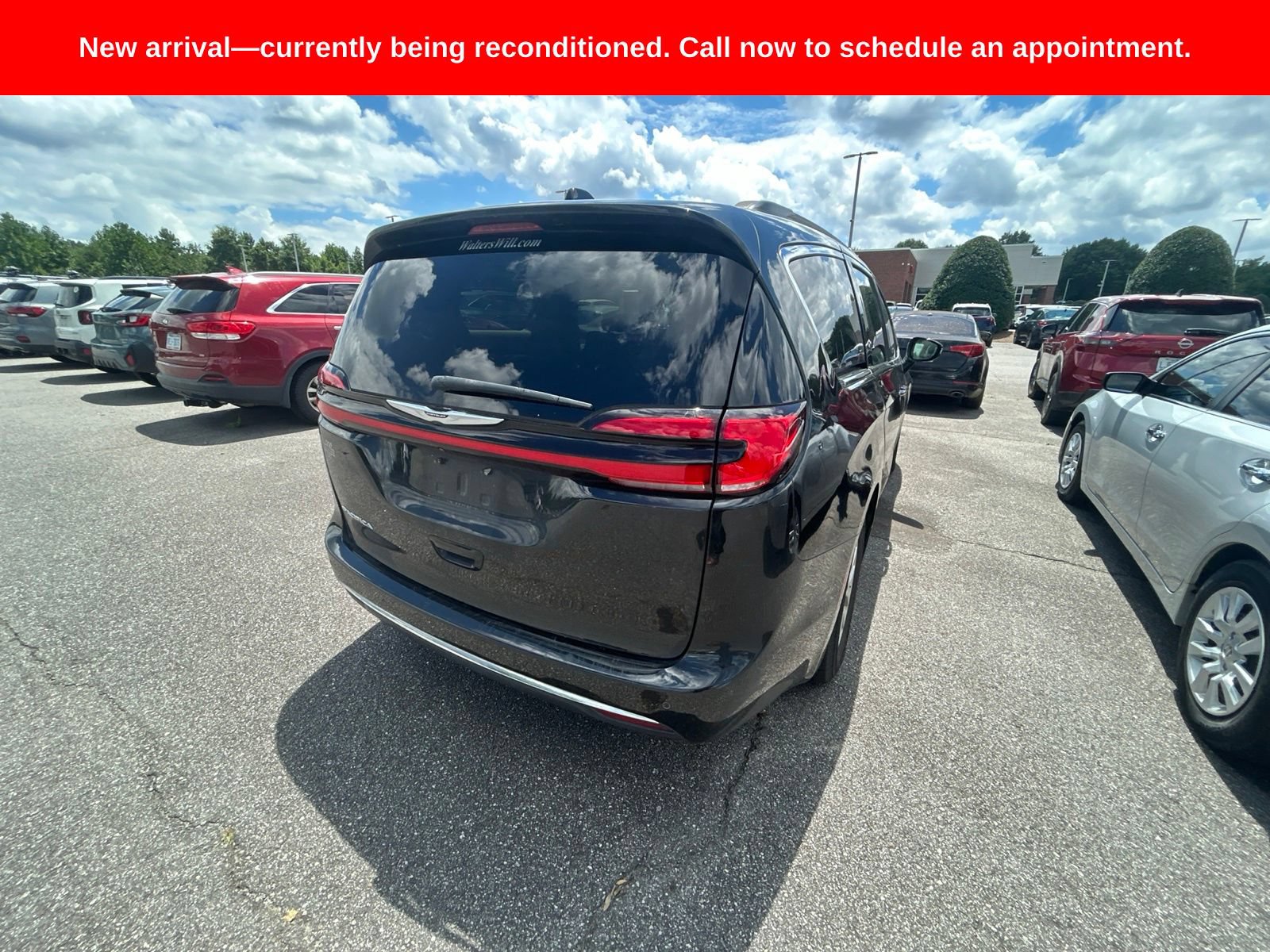 Used 2022 Chrysler Pacifica Touring-L FWD image 6