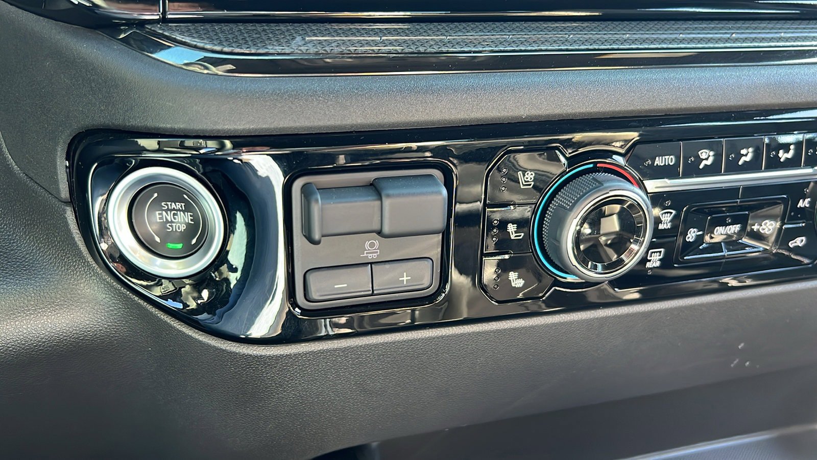 Used 2024 Chevrolet Silverado 1500 ZR2 w/ Technology Package image 28