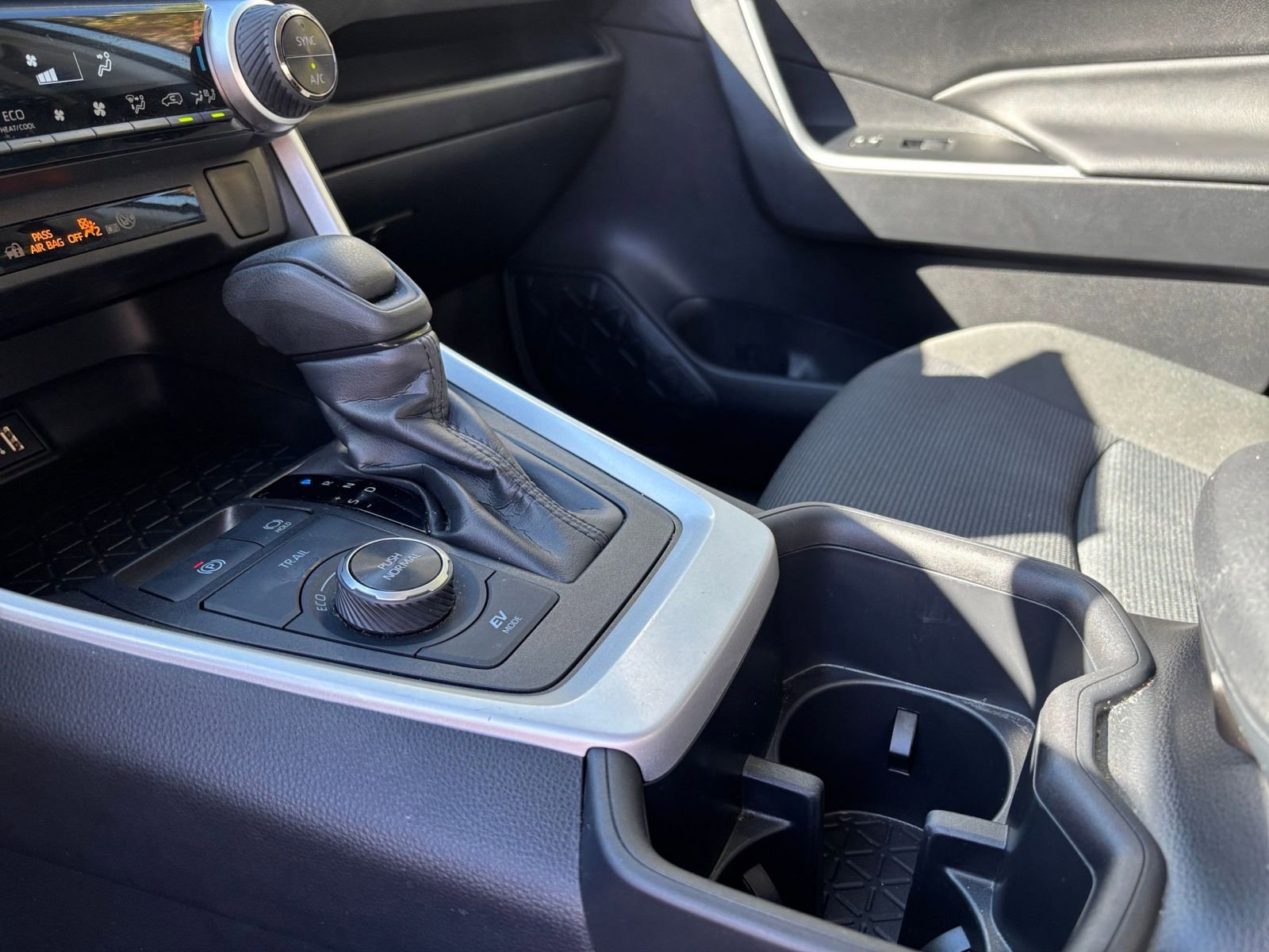 Used 2025 Toyota RAV4 LE image 41