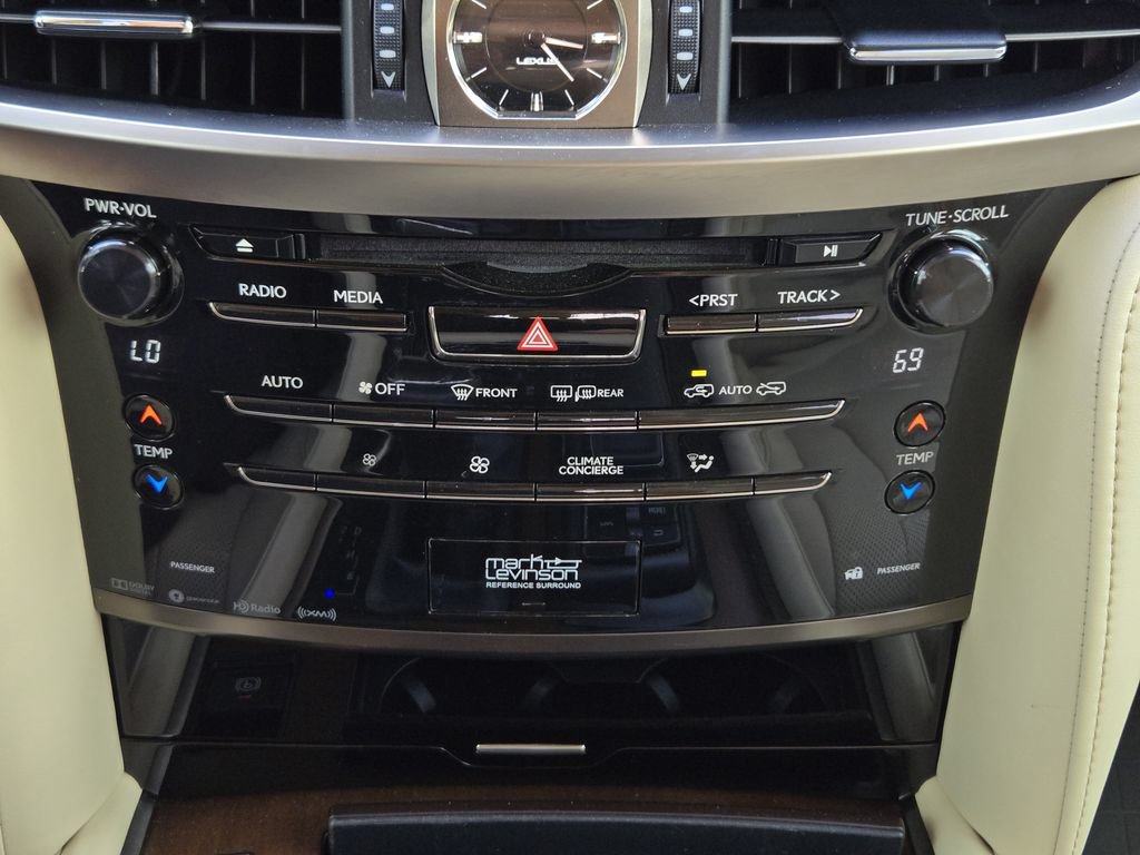 Used 2020 Lexus LX 570 4WD w/ Luxury Package image 19