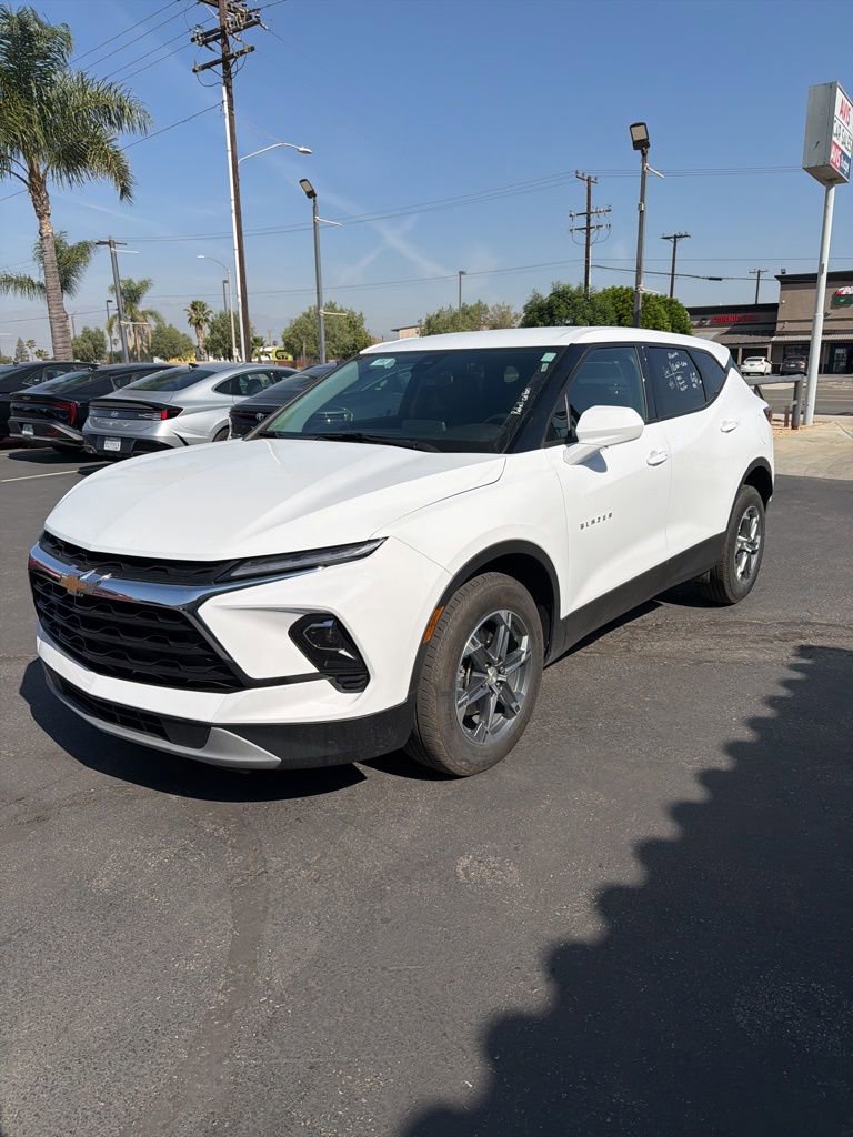 Used 2025 Chevrolet Blazer LT image 1