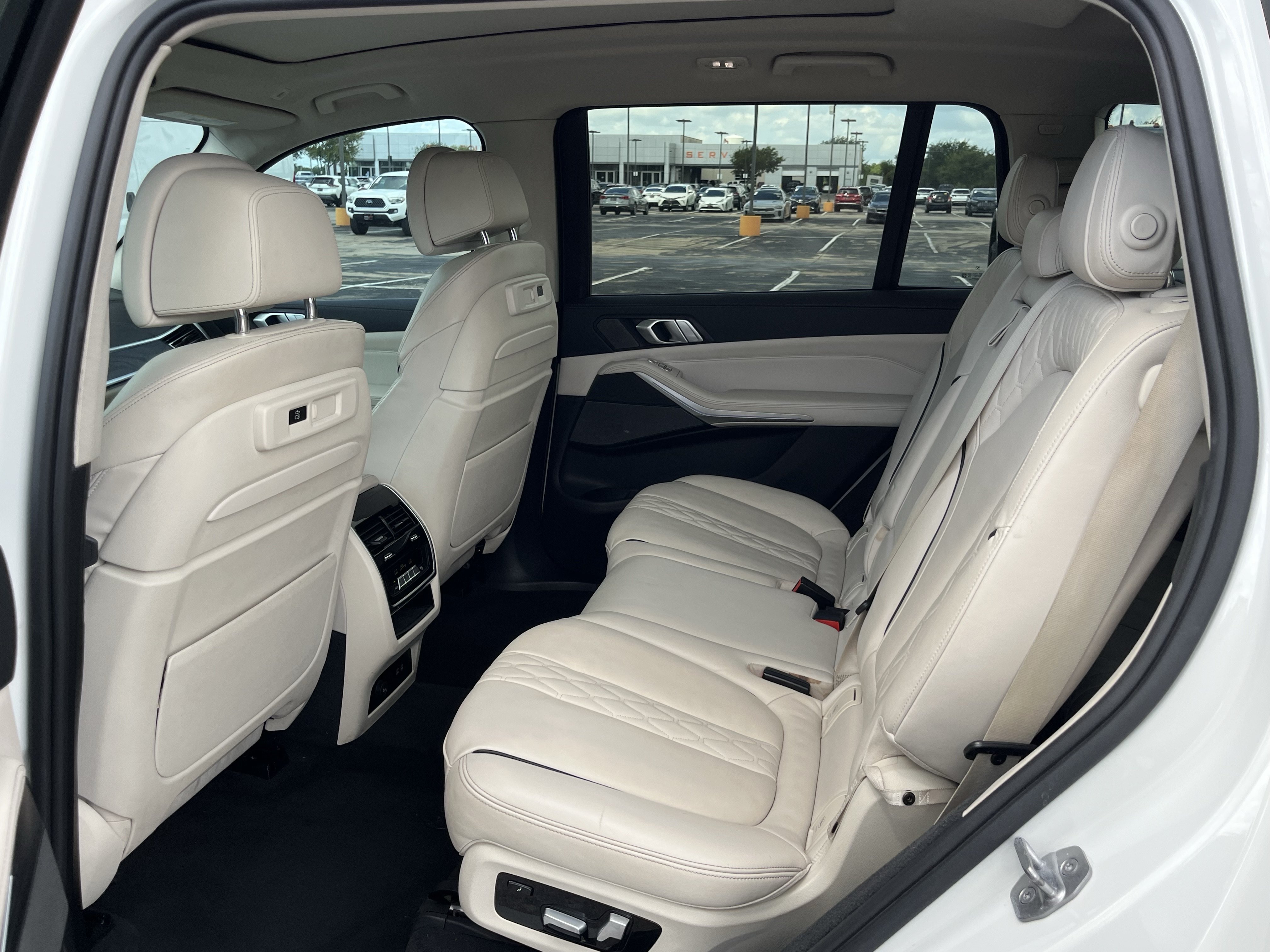 Used 2020 BMW X7 xDrive40i w/ Premium Package AWD/4WD image 36