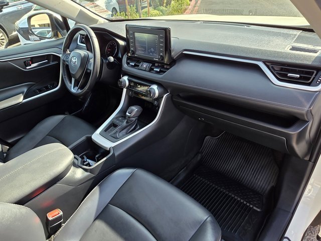 Used 2022 Toyota RAV4 XLE Premium image 9