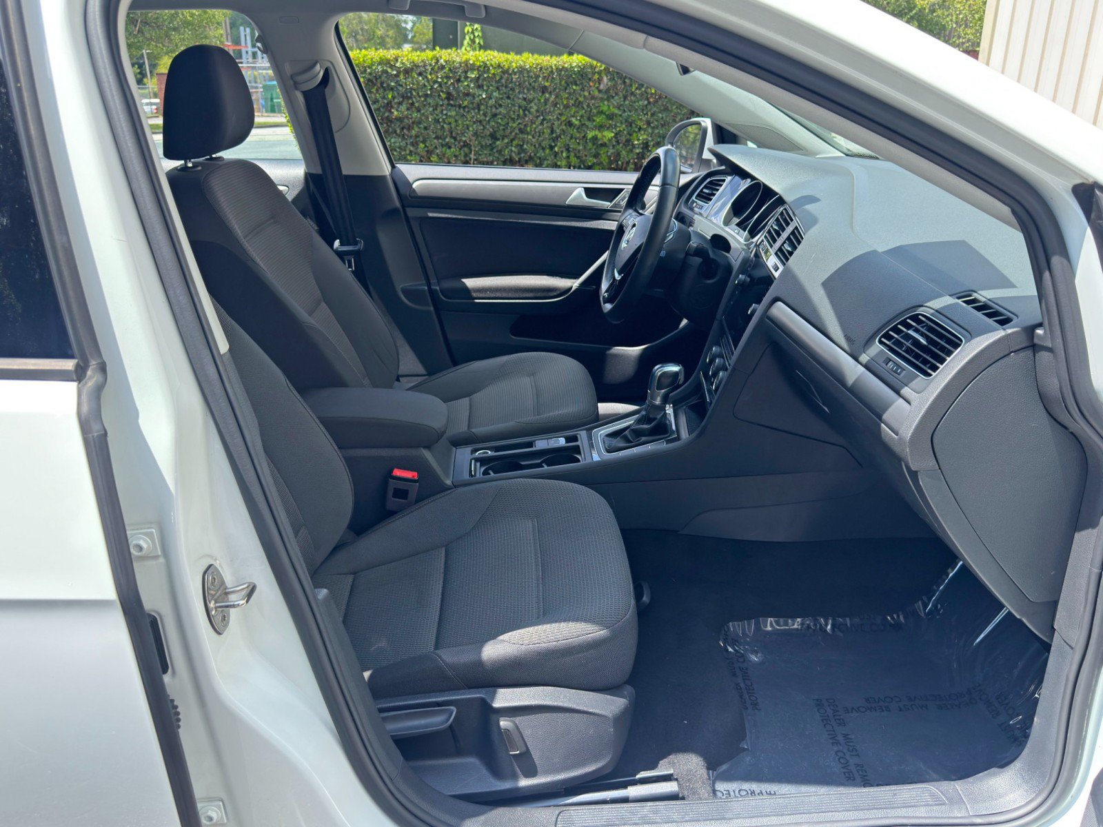Used 2019 Volkswagen e-Golf SE w/ Driver Assistance Package FWD image 14