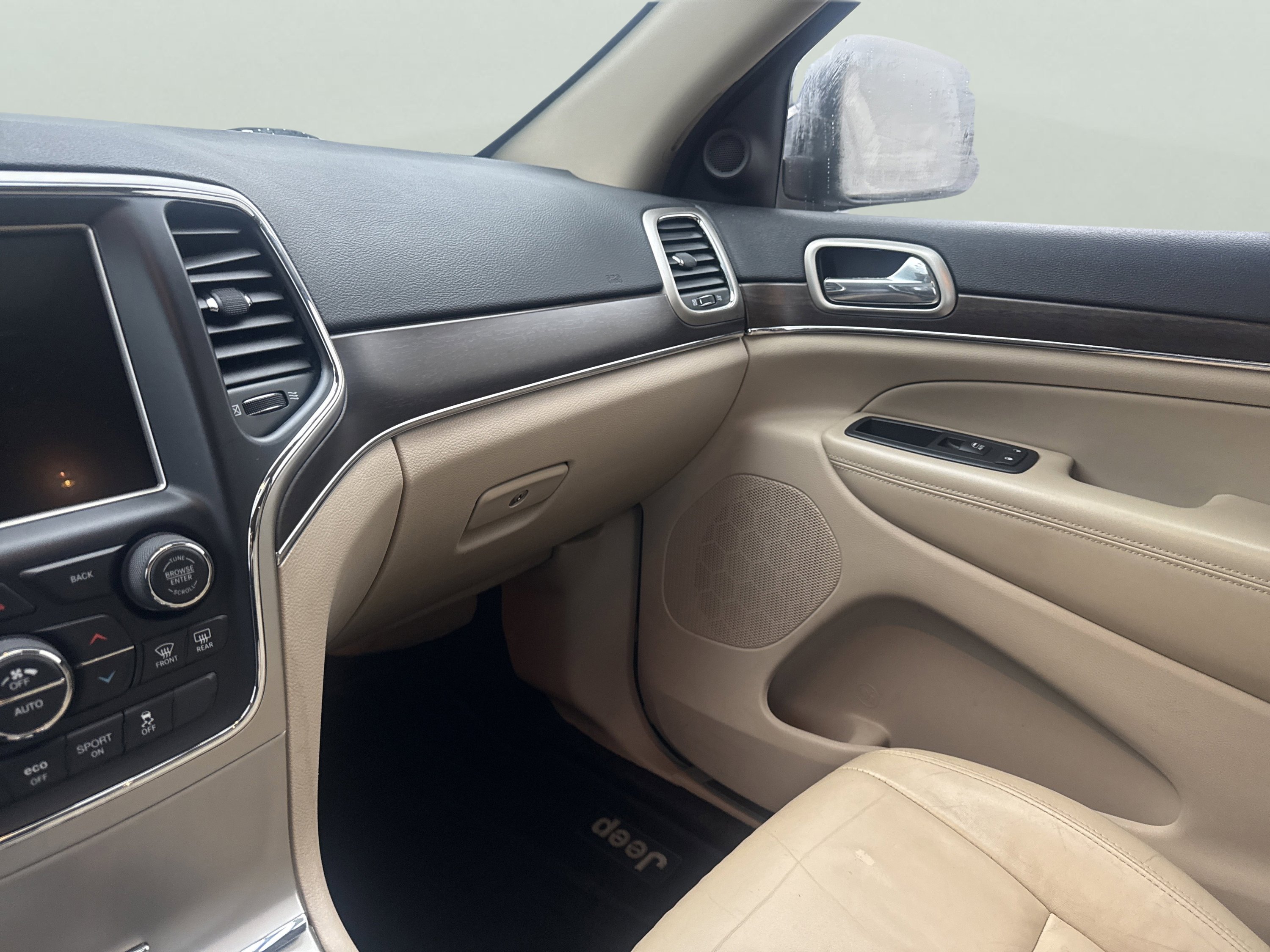 Used 2016 Jeep Grand Cherokee Limited image 18