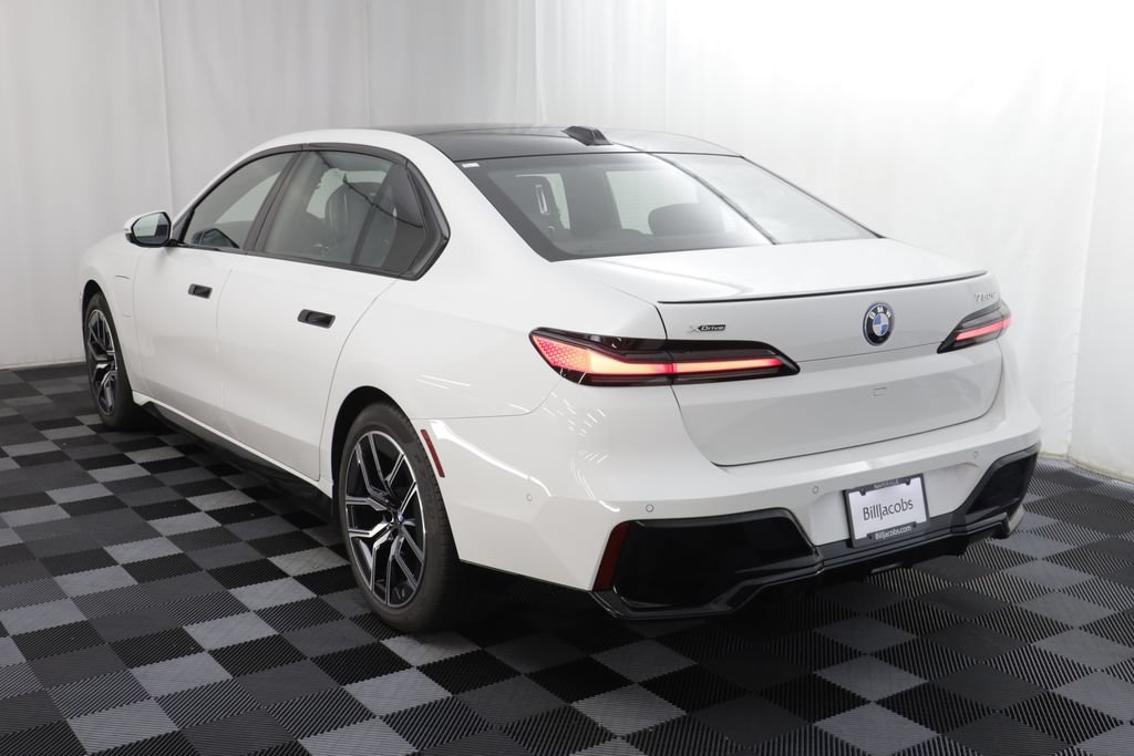 Used 2026 BMW 750e xDrive w/ Autobahn Package AWD/4WD image 17