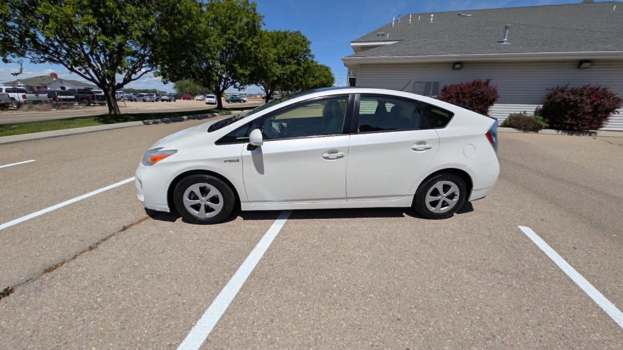 Used 2013 Toyota Prius Three w/ Solar Roof Pkg FWD image 2