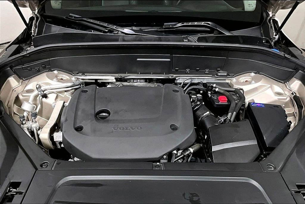 Used 2024 Volvo XC90 B6 Plus w/ Protection Package image 9
