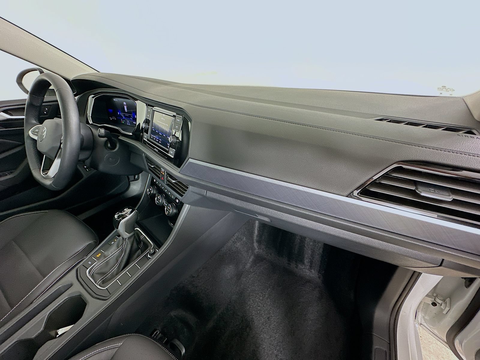 Used 2024 Volkswagen Jetta SE FWD image 42