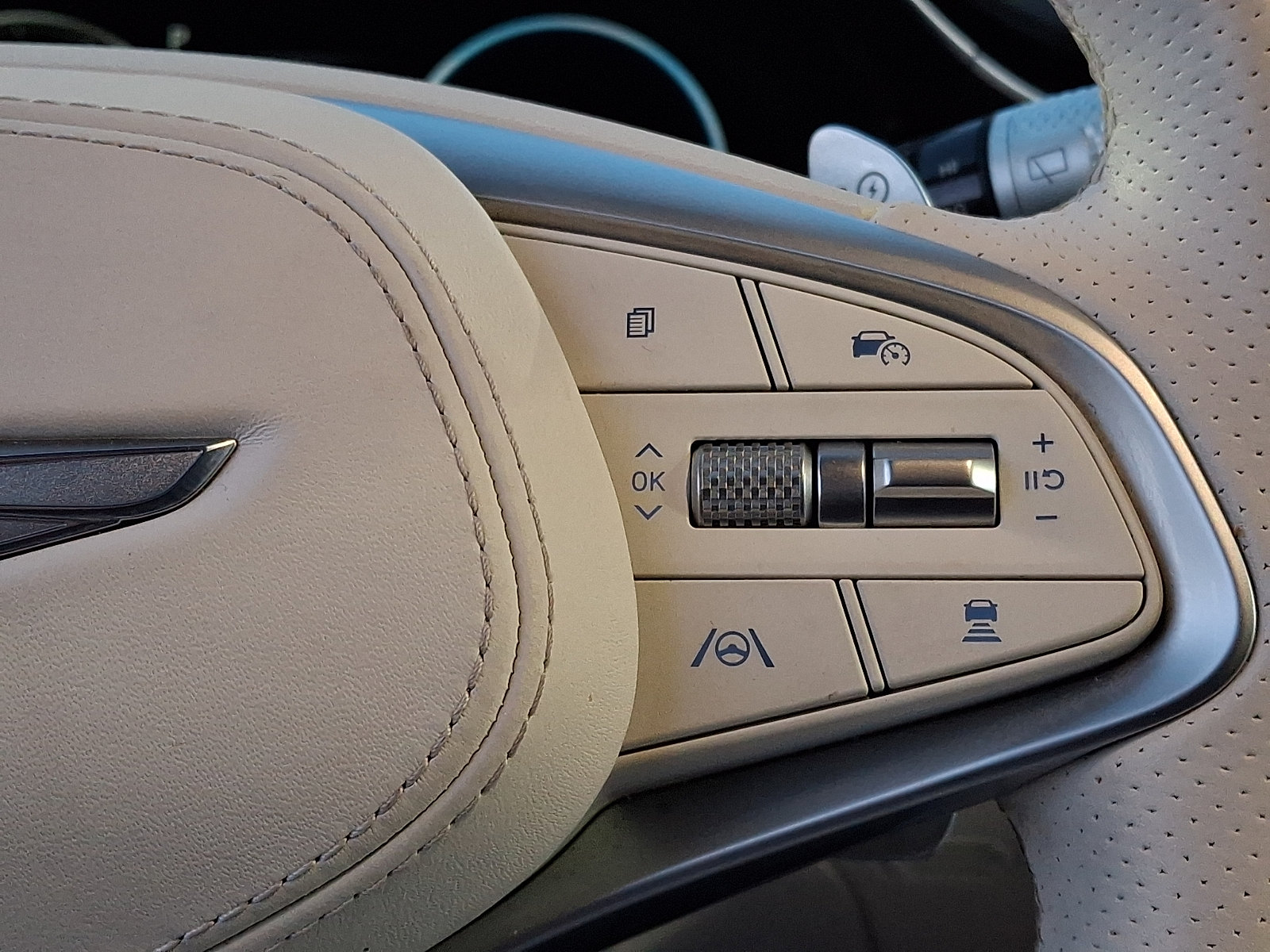 Certified 2025 Genesis Electrified GV70 w/ Prestige Package AWD/4WD image 25