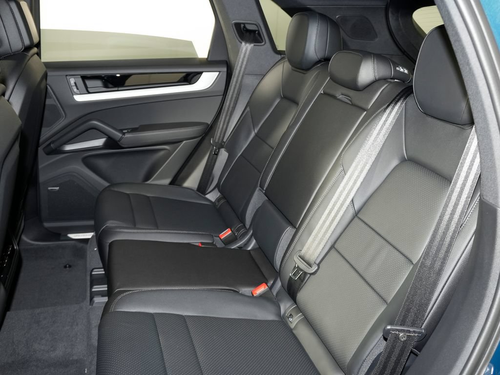 Certified 2026 Porsche Cayenne AWD/4WD image 35