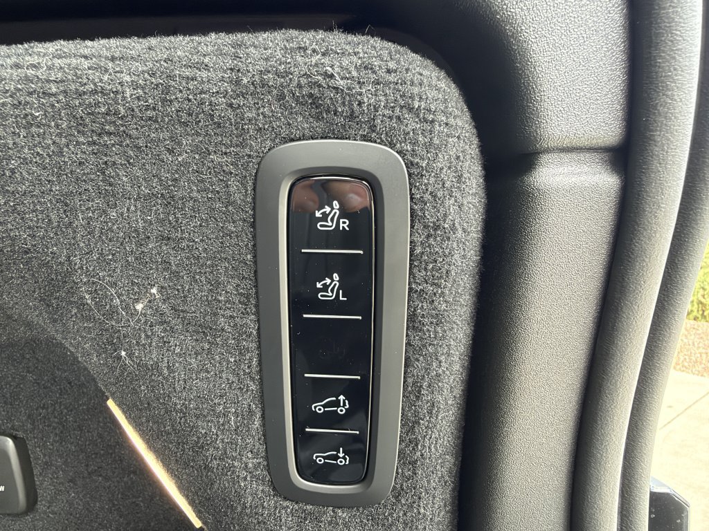 Used 2025 Volvo EX90 Ultra AWD/4WD image 40
