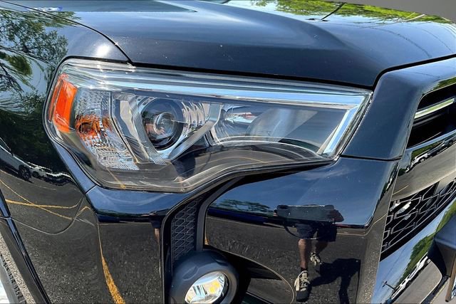 Used 2023 Toyota 4Runner SR5 AWD/4WD image 33