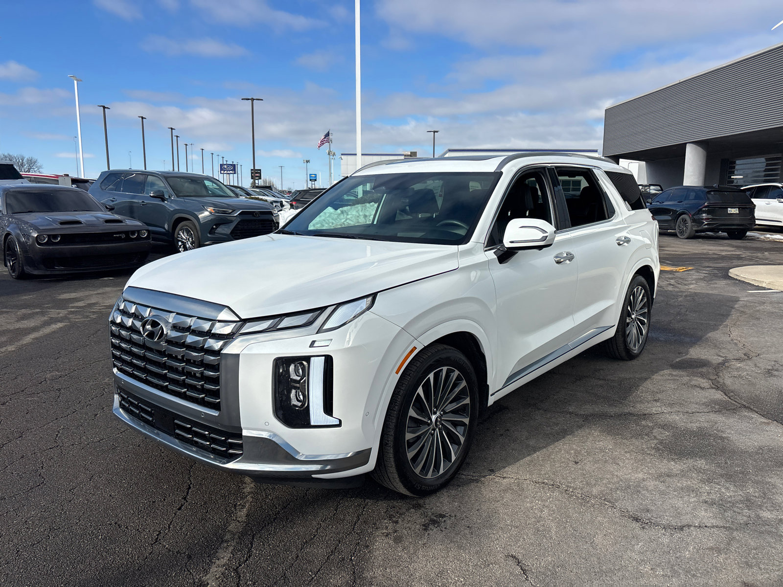 Used 2025 Hyundai Palisade Calligraphy image 3