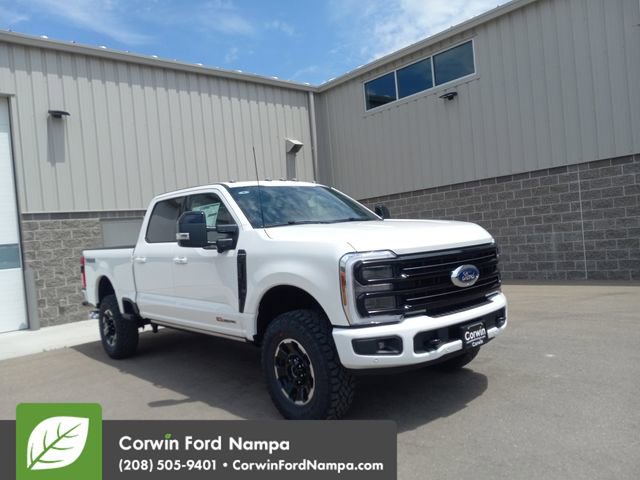 New 2025 Ford F350 Platinum w/ Tremor Off-Road Package