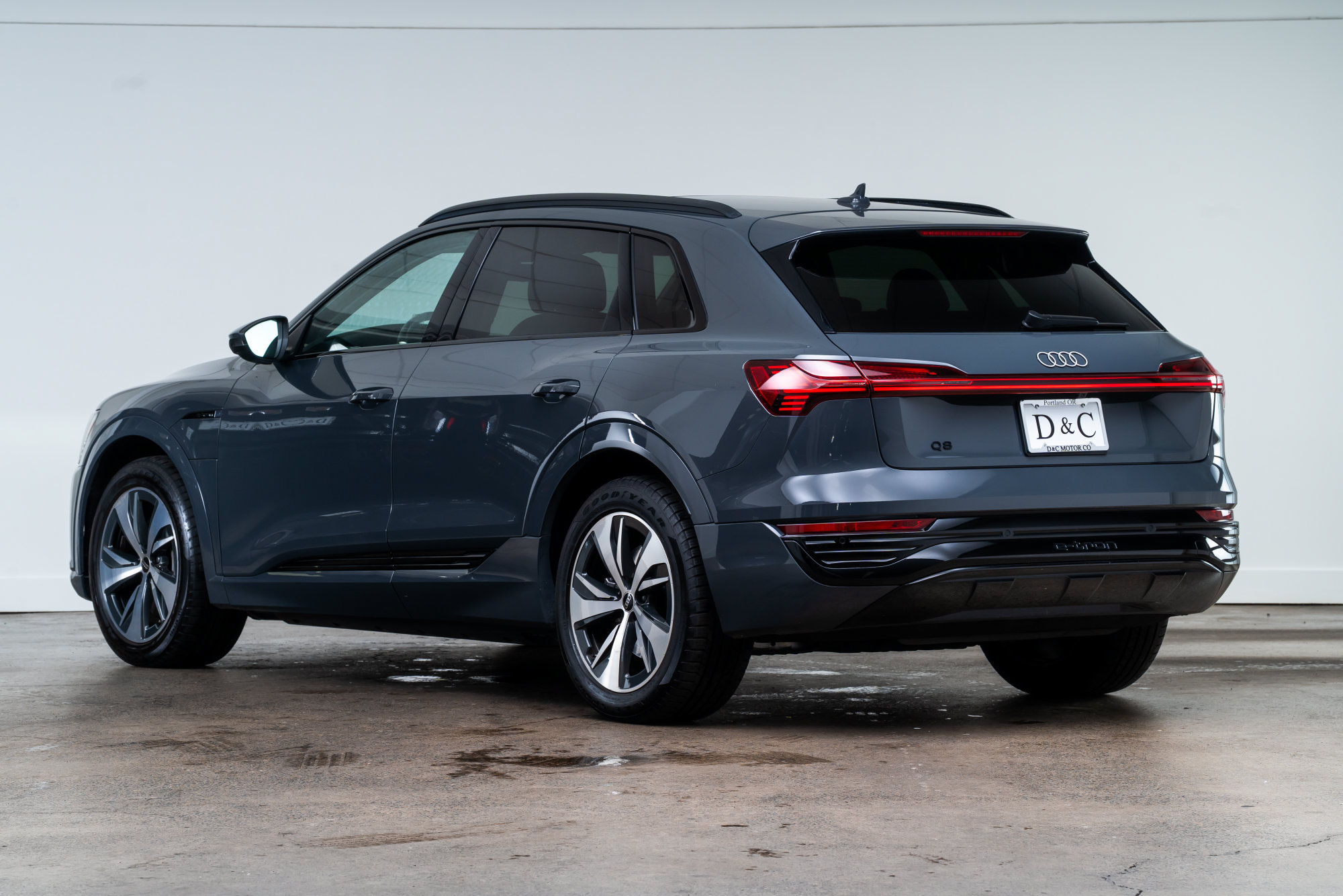 Used 2024 Audi Q8 e-tron Premium Plus AWD/4WD image 5